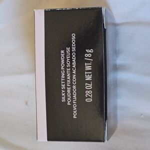 Mary Kay Black and White Setting Powder for Flawless Finish